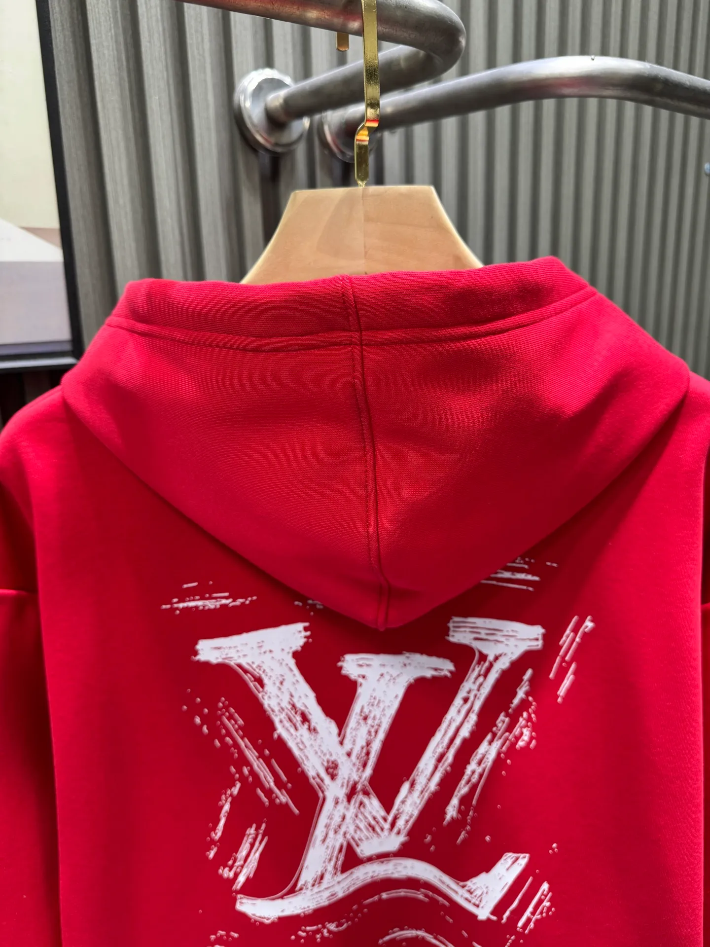 🅿️280 Louis Vuitton 1*v25 new autumn and winter new donkey brand series hooded pullover sweatshirt 400g pure cotton➕silver fox velvet The font of this sweatshirt is designed by the trend designer VERD, which adds a touch of casualness and free style. The classic combination of solid color sweatshirts. The neat corridor shape shows the minimalist style. Many trend stars interpret the upper body. Simple and comfortable street feeling. The stacking of sweatshirts + shirts will never go out of style. The comfort of a classic fit and the soft, lightweight non-brushed fabric make it super comfortable to wear.